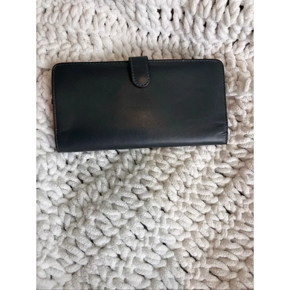 Nearly new Coach Dark Forest Green Leather Slim Zip Wallet Long Continental Wall
